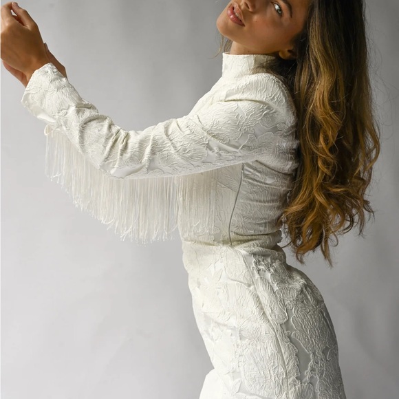 Chic White Long-Sleeve Dress - Picture 1 of 9